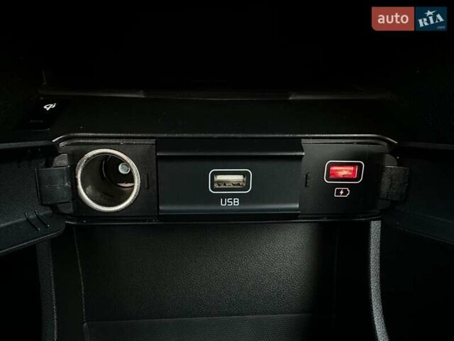 Киа Niro 2020 в Львове на Automoto.ua Черный Киа Niro, объемом двигателя 0 л и пробегом 68 тыс. км за 23200 $, фото 68 на Automoto.ua