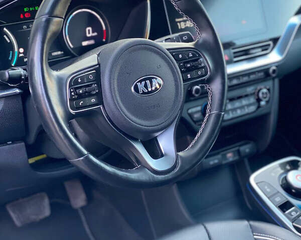 Черный Киа Niro, объемом двигателя 0 л и пробегом 152 тыс. км за 19200 $, фото 31 на Automoto.ua