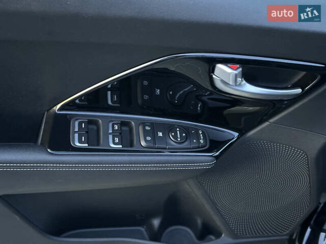 Чорний Кіа Niro, об'ємом двигуна 0 л та пробігом 98 тис. км за 19400 $, фото 36 на Automoto.ua