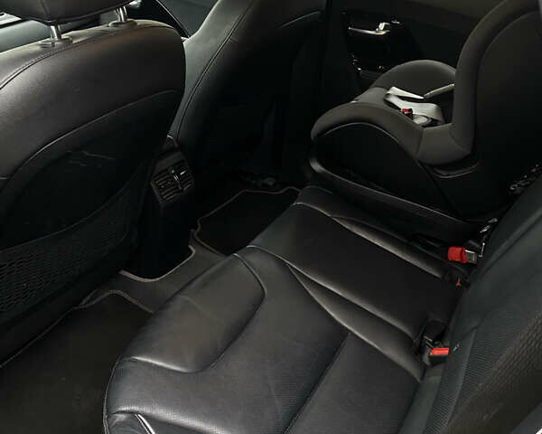 Чорний Кіа Niro, об'ємом двигуна 0 л та пробігом 139 тис. км за 16600 $, фото 5 на Automoto.ua