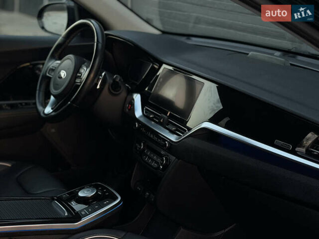 Черный Киа Niro, объемом двигателя 0 л и пробегом 142 тыс. км за 18900 $, фото 62 на Automoto.ua