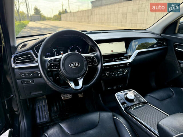 Черный Киа Niro, объемом двигателя 0 л и пробегом 165 тыс. км за 16999 $, фото 71 на Automoto.ua