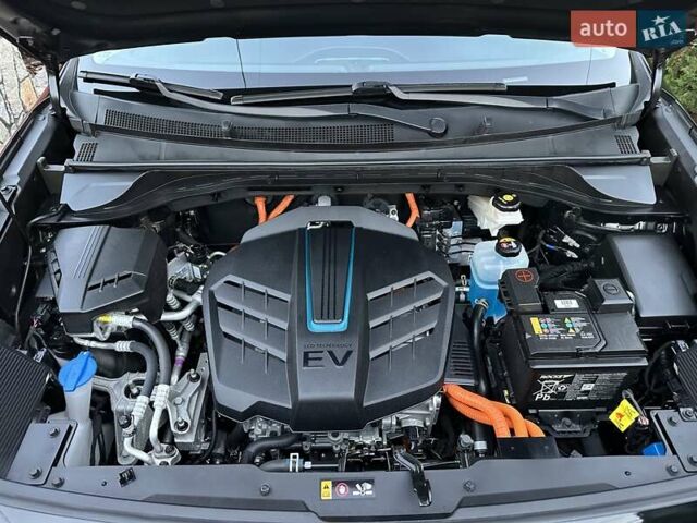 Черный Киа Niro, объемом двигателя 0 л и пробегом 115 тыс. км за 18700 $, фото 38 на Automoto.ua