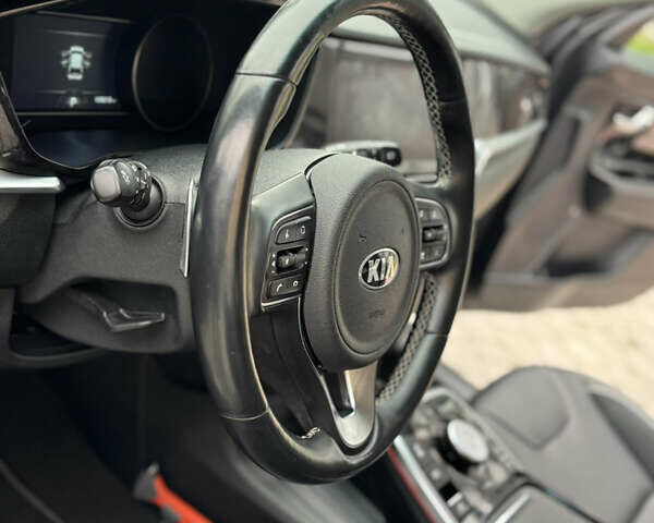 Чорний Кіа Niro, об'ємом двигуна 0 л та пробігом 109 тис. км за 17499 $, фото 25 на Automoto.ua