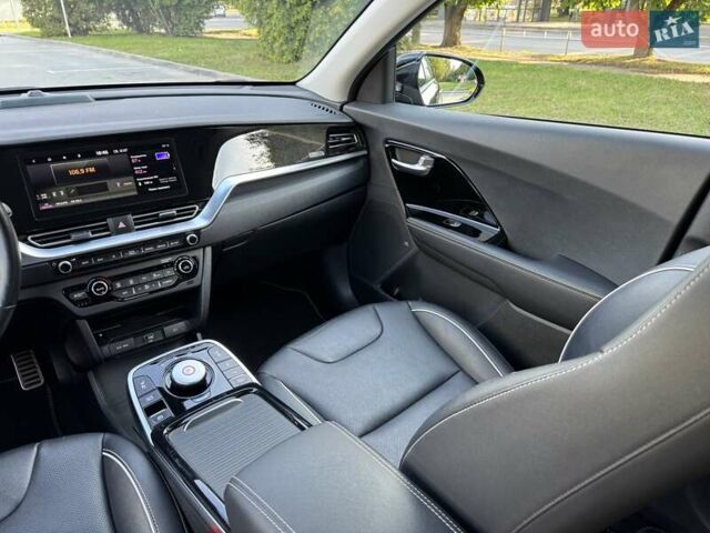Черный Киа Niro, объемом двигателя 0 л и пробегом 98 тыс. км за 20999 $, фото 34 на Automoto.ua