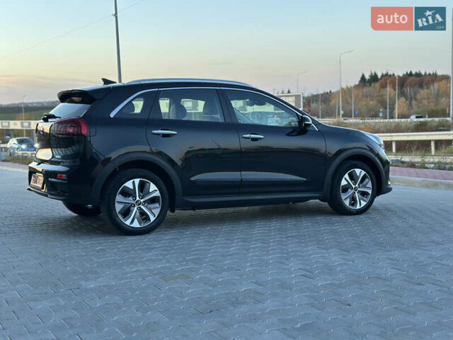 Чорний Кіа Niro, об'ємом двигуна 0 л та пробігом 98 тис. км за 19400 $, фото 5 на Automoto.ua