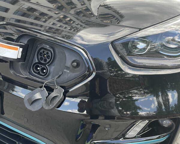 Черный Киа Niro, объемом двигателя 0 л и пробегом 98 тыс. км за 19500 $, фото 1 на Automoto.ua