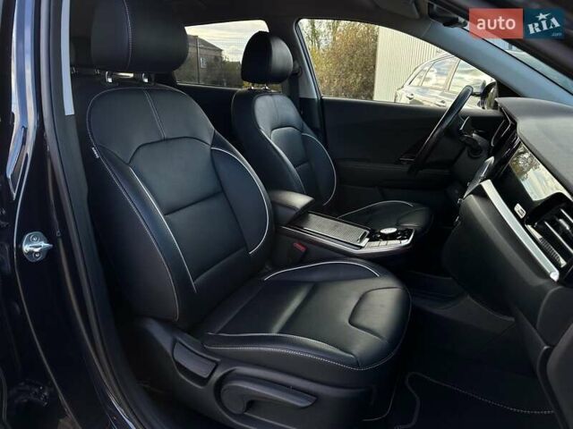 Чорний Кіа Niro, об'ємом двигуна 0 л та пробігом 68 тис. км за 24200 $, фото 89 на Automoto.ua