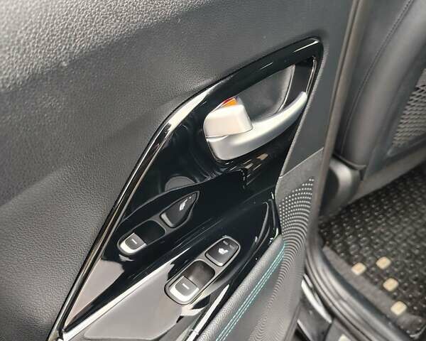 Чорний Кіа Niro, об'ємом двигуна 0 л та пробігом 146 тис. км за 18900 $, фото 16 на Automoto.ua