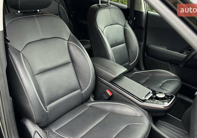 Чорний Кіа Niro, об'ємом двигуна 0 л та пробігом 110 тис. км за 19500 $, фото 62 на Automoto.ua