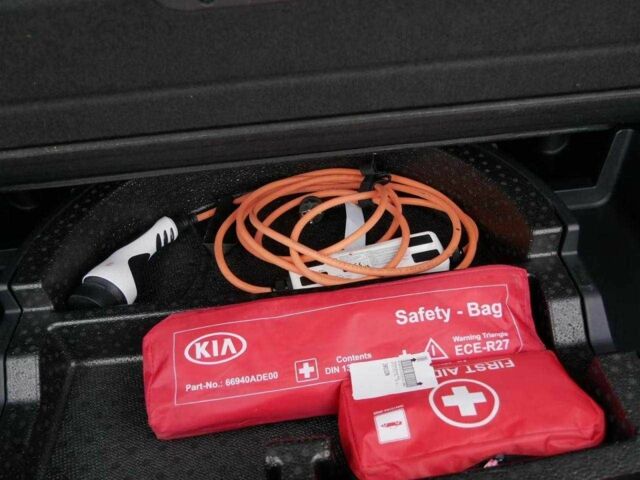 Черный Киа Niro, объемом двигателя 0 л и пробегом 104 тыс. км за 20775 $, фото 4 на Automoto.ua