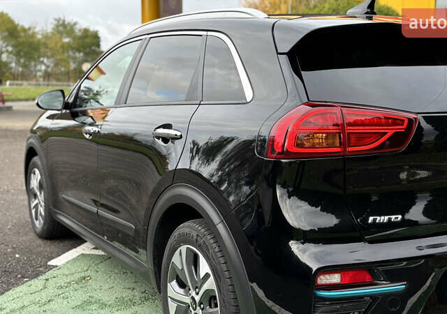 Чорний Кіа Niro, об'ємом двигуна 0 л та пробігом 110 тис. км за 19500 $, фото 43 на Automoto.ua