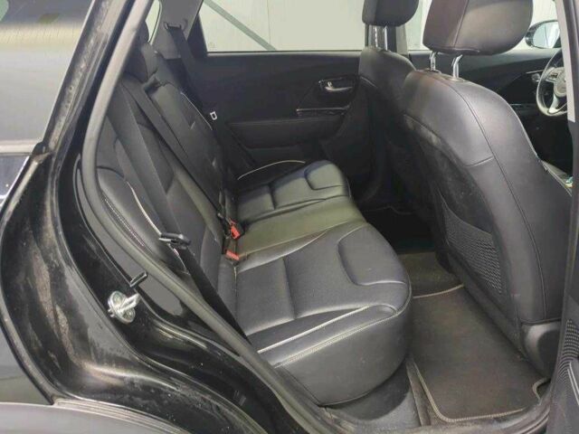Чорний Кіа Niro, об'ємом двигуна 0 л та пробігом 81 тис. км за 18588 $, фото 5 на Automoto.ua