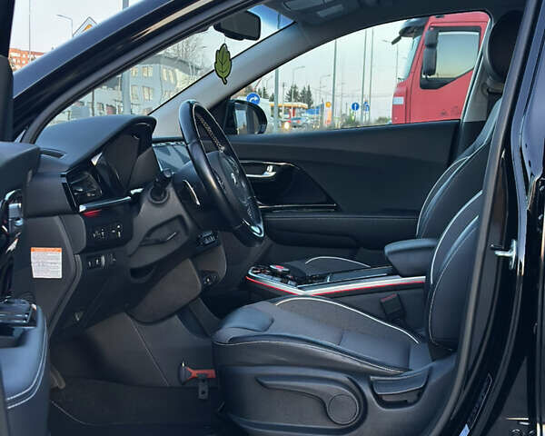 Чорний Кіа Niro, об'ємом двигуна 0 л та пробігом 98 тис. км за 19400 $, фото 20 на Automoto.ua