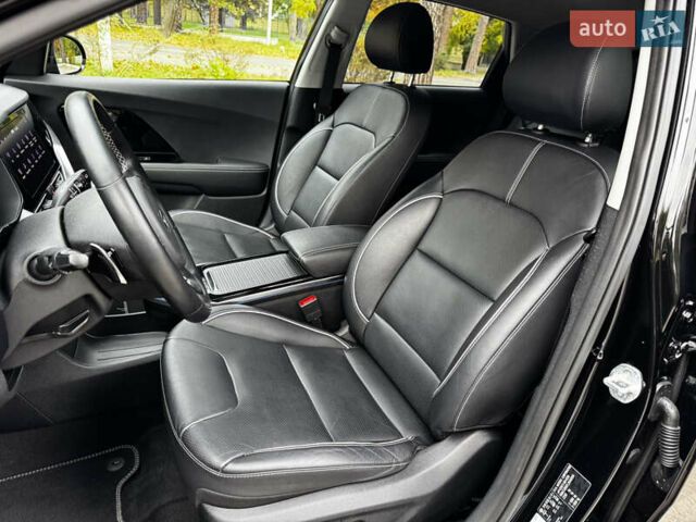 Чорний Кіа Niro, об'ємом двигуна 0 л та пробігом 107 тис. км за 20500 $, фото 4 на Automoto.ua