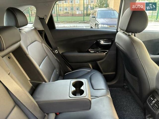 Черный Киа Niro, объемом двигателя 0 л и пробегом 105 тыс. км за 20500 $, фото 55 на Automoto.ua