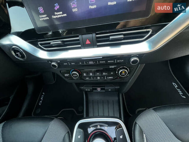 Чорний Кіа Niro, об'ємом двигуна 0 л та пробігом 65 тис. км за 16499 $, фото 30 на Automoto.ua