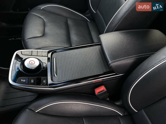 Чорний Кіа Niro, об'ємом двигуна 0 л та пробігом 64 тис. км за 23700 $, фото 70 на Automoto.ua