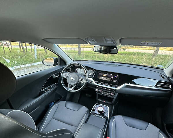 Черный Киа Niro, объемом двигателя 0 л и пробегом 112 тыс. км за 18750 $, фото 49 на Automoto.ua