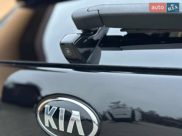Черный Киа Niro, объемом двигателя 0 л и пробегом 135 тыс. км за 18650 $, фото 4 на Automoto.ua