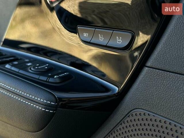 Чорний Кіа Niro, об'ємом двигуна 0 л та пробігом 68 тис. км за 24200 $, фото 5 на Automoto.ua