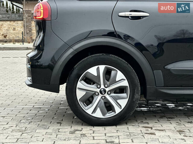 Чорний Кіа Niro, об'ємом двигуна 0 л та пробігом 130 тис. км за 18300 $, фото 20 на Automoto.ua