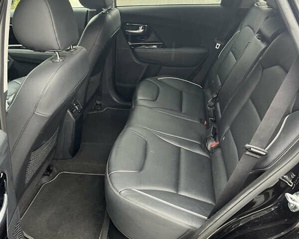 Чорний Кіа Niro, об'ємом двигуна 0 л та пробігом 81 тис. км за 19999 $, фото 17 на Automoto.ua