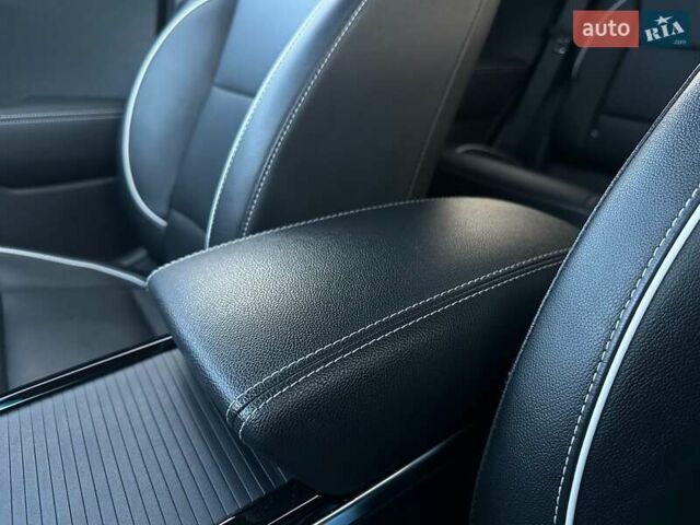 Чорний Кіа Niro, об'ємом двигуна 0 л та пробігом 68 тис. км за 24200 $, фото 76 на Automoto.ua