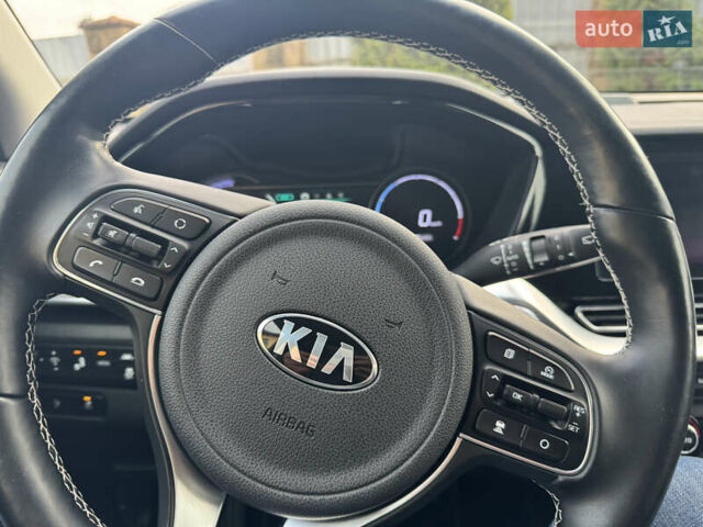 Чорний Кіа Niro, об'ємом двигуна 0 л та пробігом 164 тис. км за 18400 $, фото 16 на Automoto.ua
