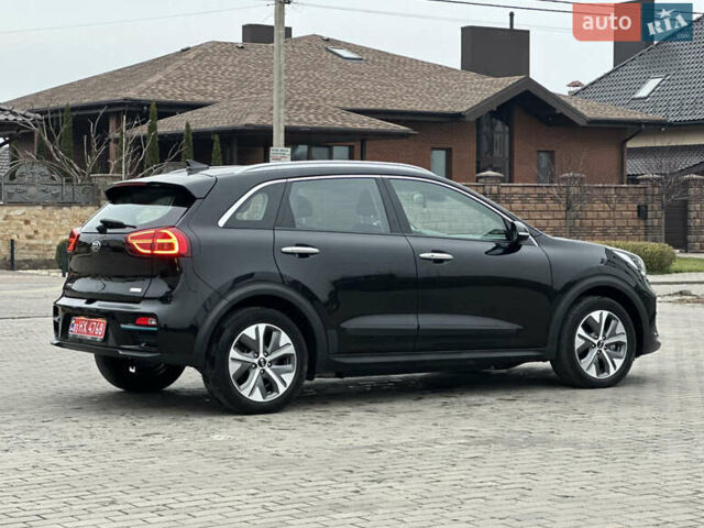 Чорний Кіа Niro, об'ємом двигуна 0 л та пробігом 130 тис. км за 18300 $, фото 7 на Automoto.ua