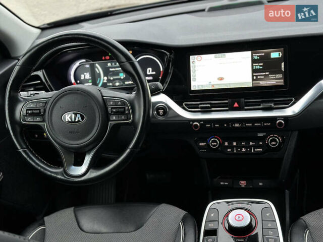 Чорний Кіа Niro, об'ємом двигуна 0 л та пробігом 130 тис. км за 18300 $, фото 48 на Automoto.ua