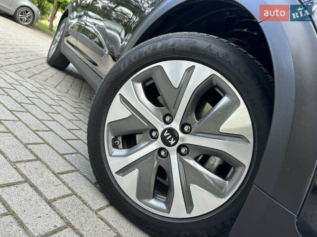 Чорний Кіа Niro, об'ємом двигуна 0 л та пробігом 46 тис. км за 19750 $, фото 8 на Automoto.ua