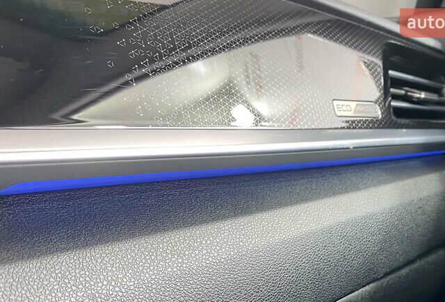 Чорний Кіа Niro, об'ємом двигуна 0 л та пробігом 70 тис. км за 22350 $, фото 30 на Automoto.ua