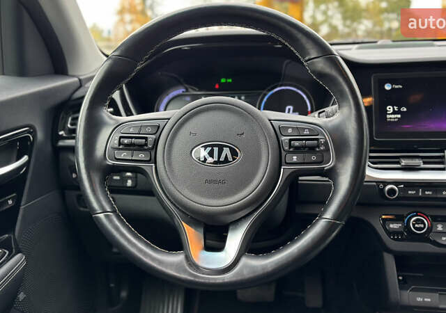 Чорний Кіа Niro, об'ємом двигуна 0 л та пробігом 110 тис. км за 19500 $, фото 56 на Automoto.ua