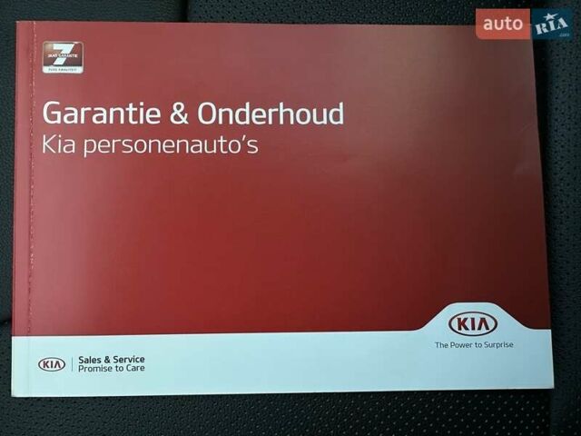Чорний Кіа Niro, об'ємом двигуна 0 л та пробігом 68 тис. км за 24200 $, фото 71 на Automoto.ua