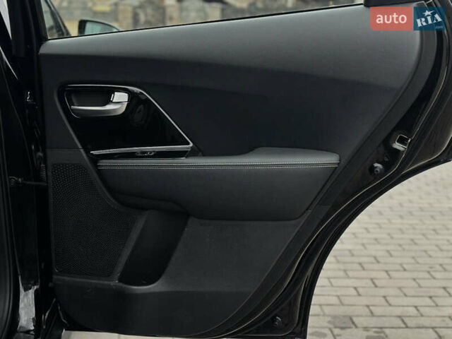 Чорний Кіа Niro, об'ємом двигуна 0 л та пробігом 130 тис. км за 18300 $, фото 45 на Automoto.ua