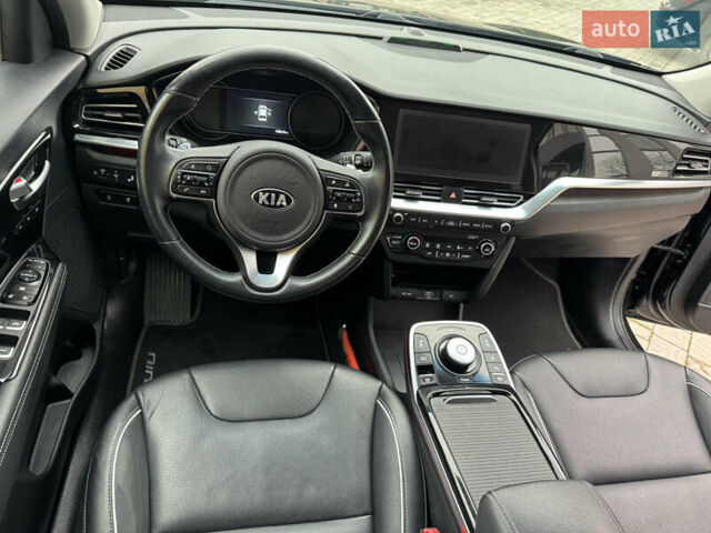 Чорний Кіа Niro, об'ємом двигуна 0 л та пробігом 109 тис. км за 17499 $, фото 31 на Automoto.ua
