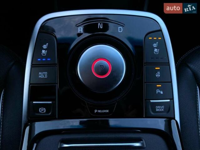 Чорний Кіа Niro, об'ємом двигуна 0 л та пробігом 88 тис. км за 21900 $, фото 9 на Automoto.ua