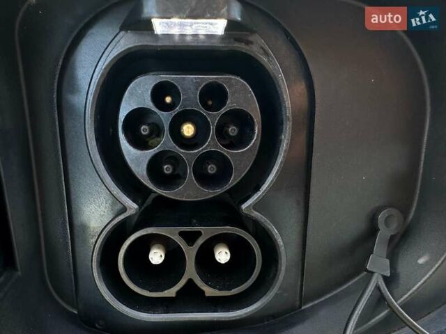 Чорний Кіа Niro, об'ємом двигуна 0 л та пробігом 68 тис. км за 24200 $, фото 31 на Automoto.ua