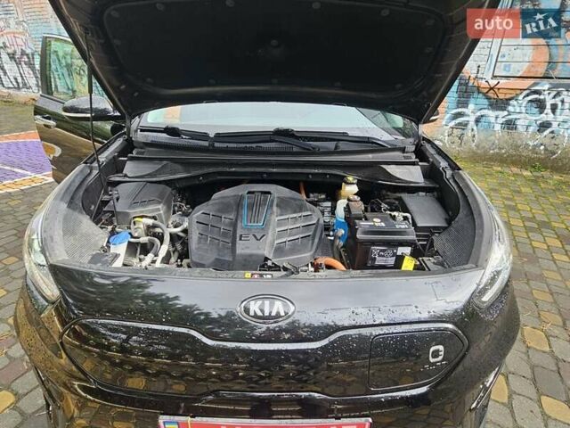 Киа Niro 2020 в Луцке на Automoto.ua Черный Киа Niro, объемом двигателя 0 л и пробегом 98 тыс. км за 20500 $, фото 56 на Automoto.ua