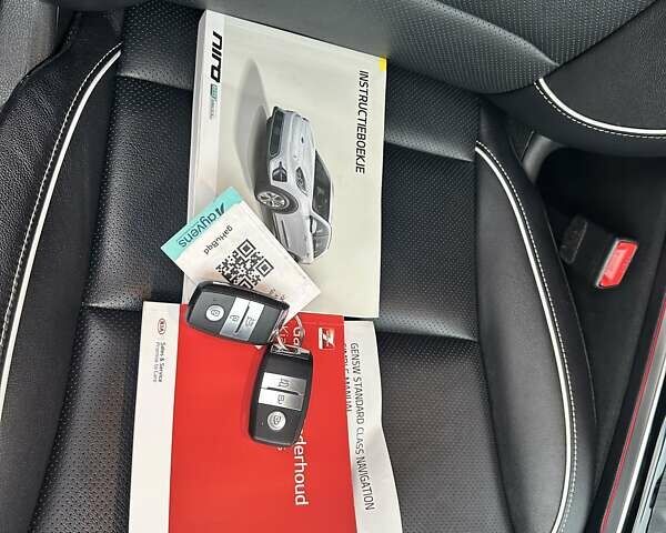 Чорний Кіа Niro, об'ємом двигуна 0 л та пробігом 104 тис. км за 20923 $, фото 25 на Automoto.ua