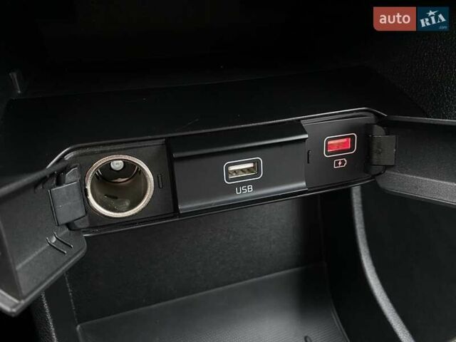 Чорний Кіа Niro, об'ємом двигуна 0 л та пробігом 96 тис. км за 20600 $, фото 47 на Automoto.ua