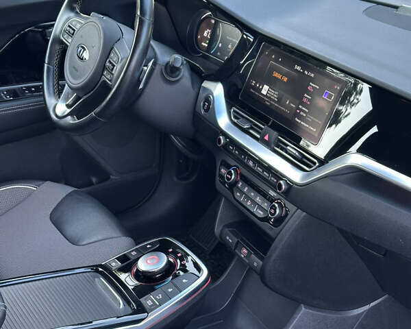 Черный Киа Niro, объемом двигателя 0 л и пробегом 112 тыс. км за 18750 $, фото 43 на Automoto.ua