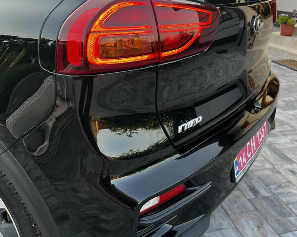 Чорний Кіа Niro, об'ємом двигуна 0 л та пробігом 65 тис. км за 16499 $, фото 20 на Automoto.ua