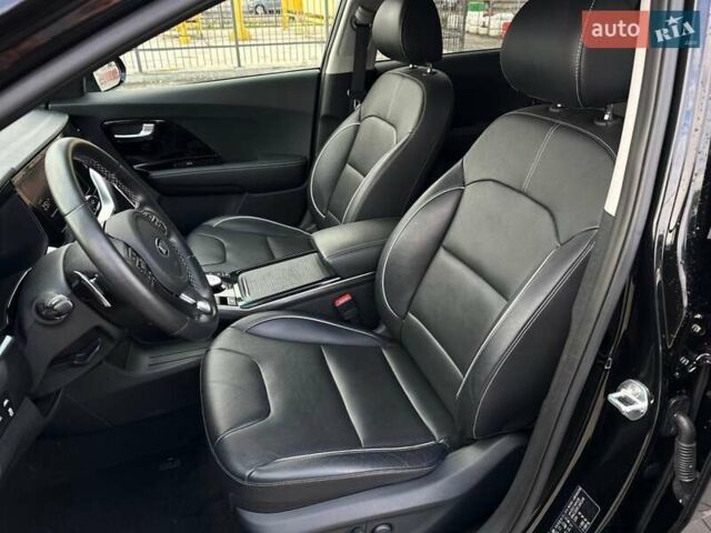 Чорний Кіа Niro, об'ємом двигуна 0 л та пробігом 148 тис. км за 18700 $, фото 10 на Automoto.ua