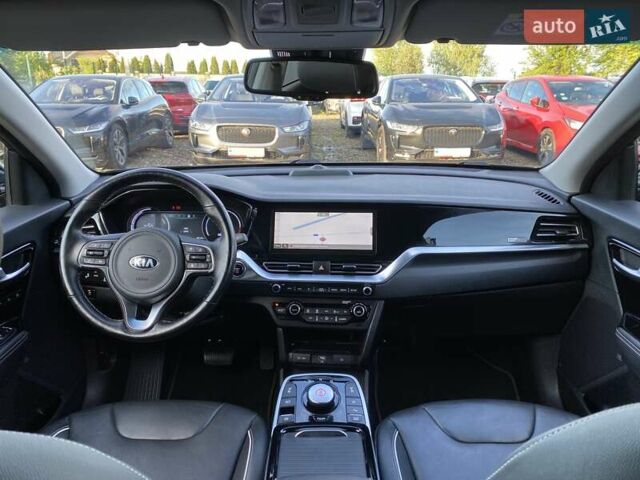Чорний Кіа Niro, об'ємом двигуна 0 л та пробігом 88 тис. км за 22900 $, фото 27 на Automoto.ua