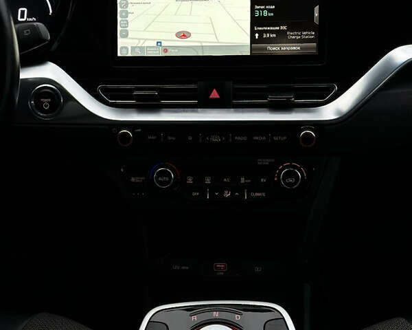 Чорний Кіа Niro, об'ємом двигуна 0 л та пробігом 130 тис. км за 18300 $, фото 49 на Automoto.ua