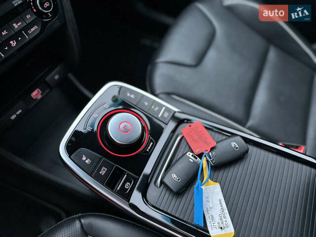 Черный Киа Niro, объемом двигателя 0 л и пробегом 135 тыс. км за 18650 $, фото 17 на Automoto.ua