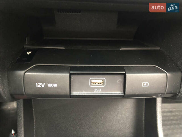 Киа Niro 2020 в Киеве на Automoto.ua Черный Киа Niro, объемом двигателя 0 л и пробегом 67 тыс. км за 21999 $, фото 43 на Automoto.ua