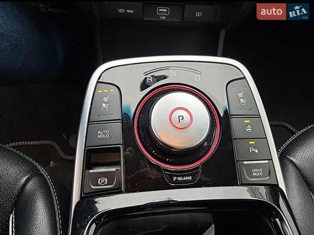 Черный Киа Niro, объемом двигателя 0 л и пробегом 128 тыс. км за 19463 $, фото 10 на Automoto.ua